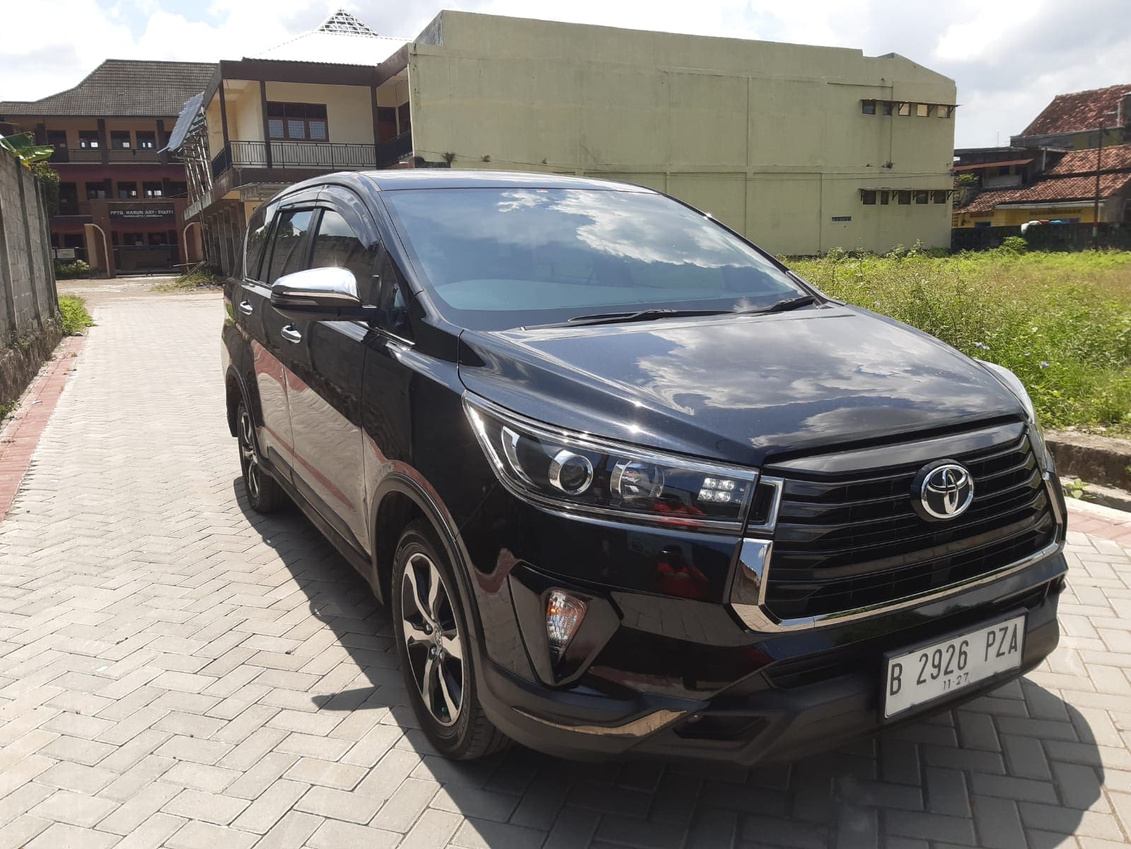 Toyota Innova Venturer NAYVERA